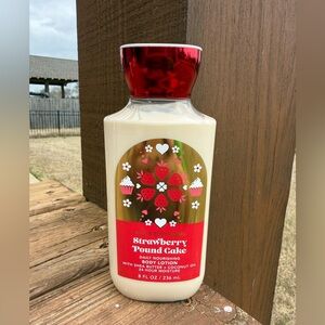 NWT Bath & Body Works Strawberry Pound Cake Lotion - Red & Cream